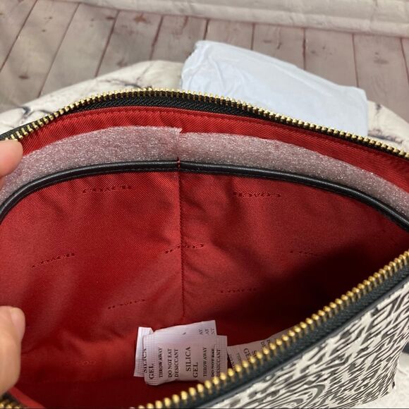 Disney Mickey Mouse X Keith Haring Academy Pouch Limited edition NWT - Picture 5 of 10